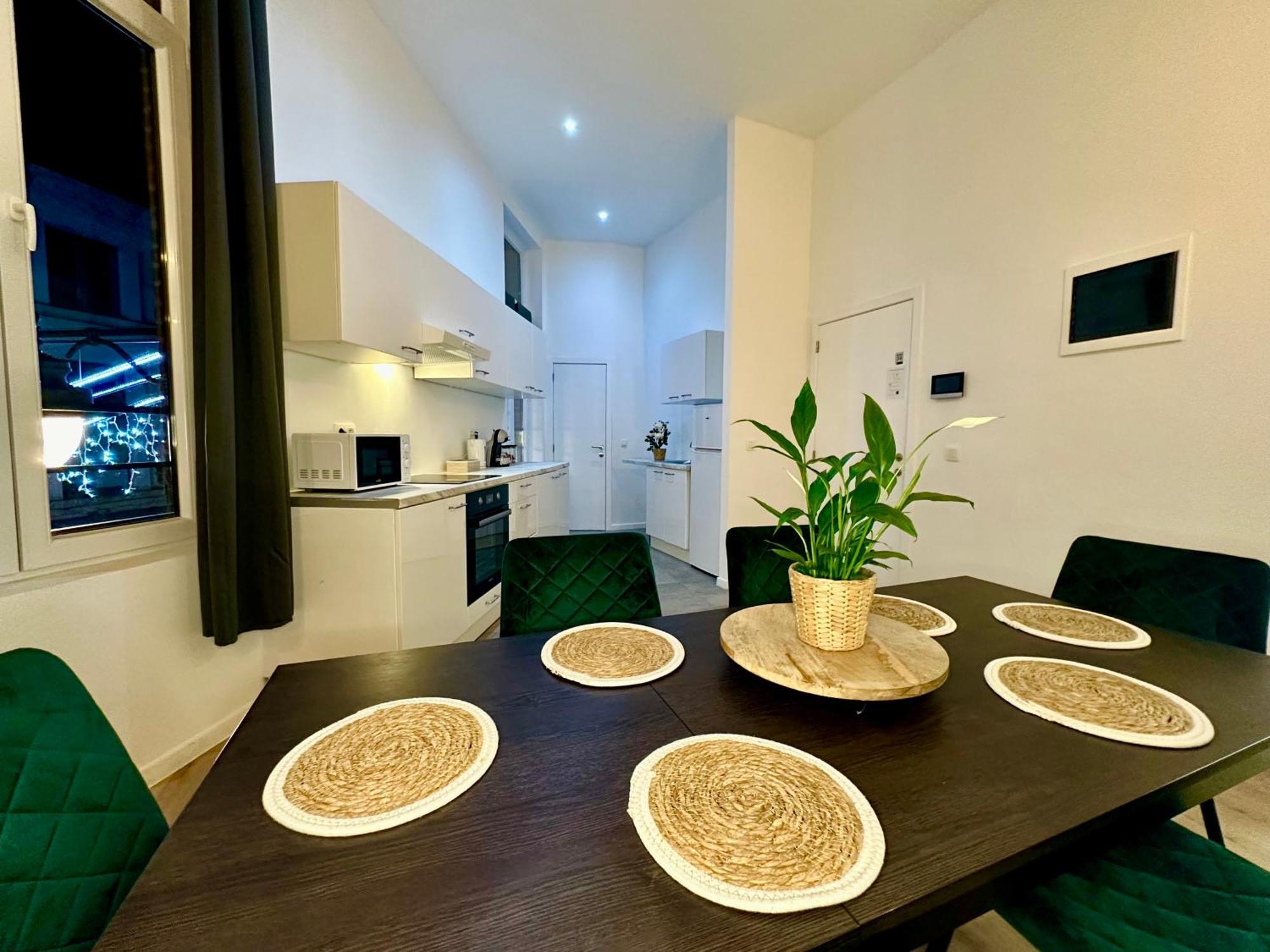 Luxury Suites Mons By Rikas Hotels Ngoại thất bức ảnh