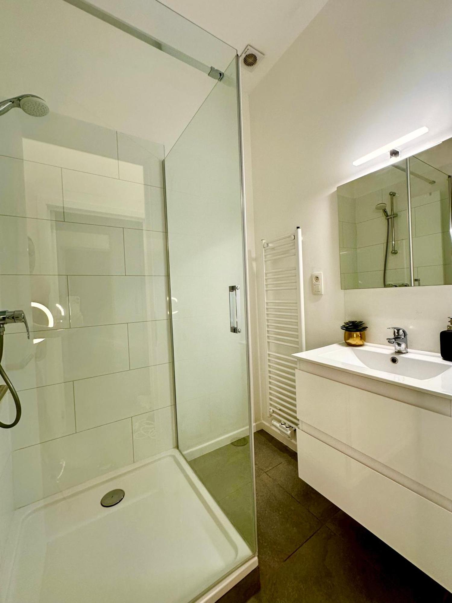 Luxury Suites Mons By Rikas Hotels Ngoại thất bức ảnh