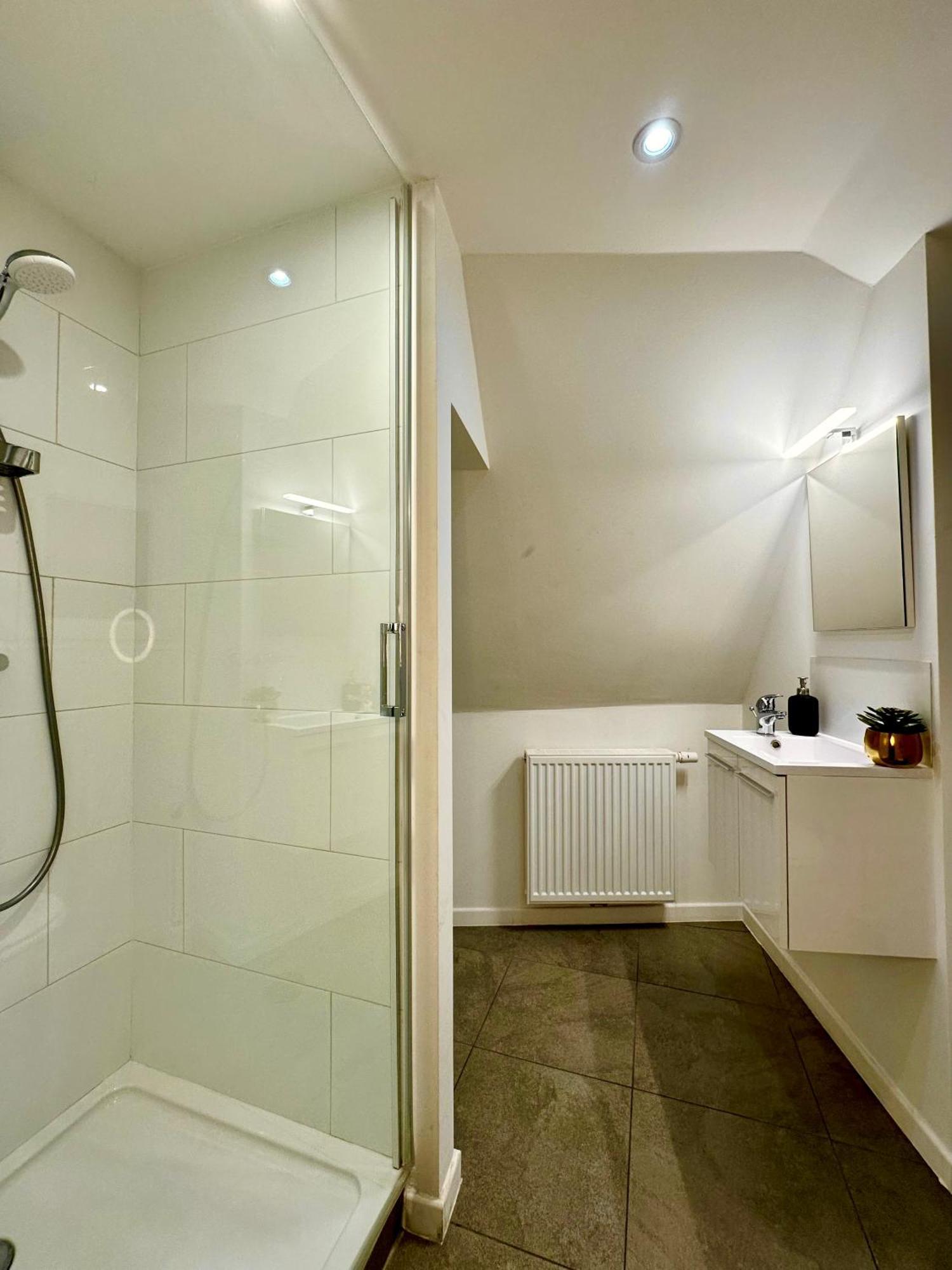 Luxury Suites Mons By Rikas Hotels Ngoại thất bức ảnh
