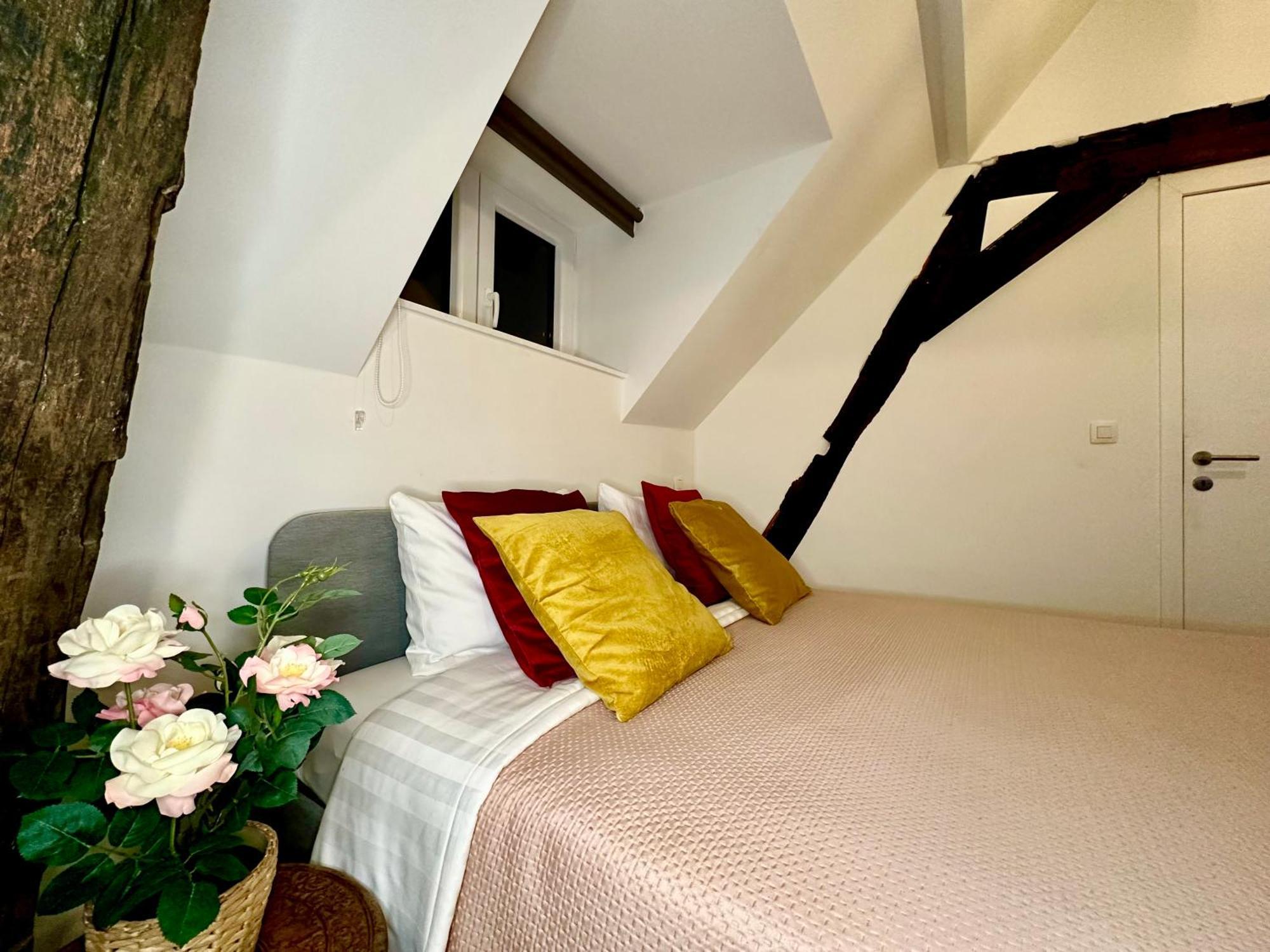 Luxury Suites Mons By Rikas Hotels Ngoại thất bức ảnh