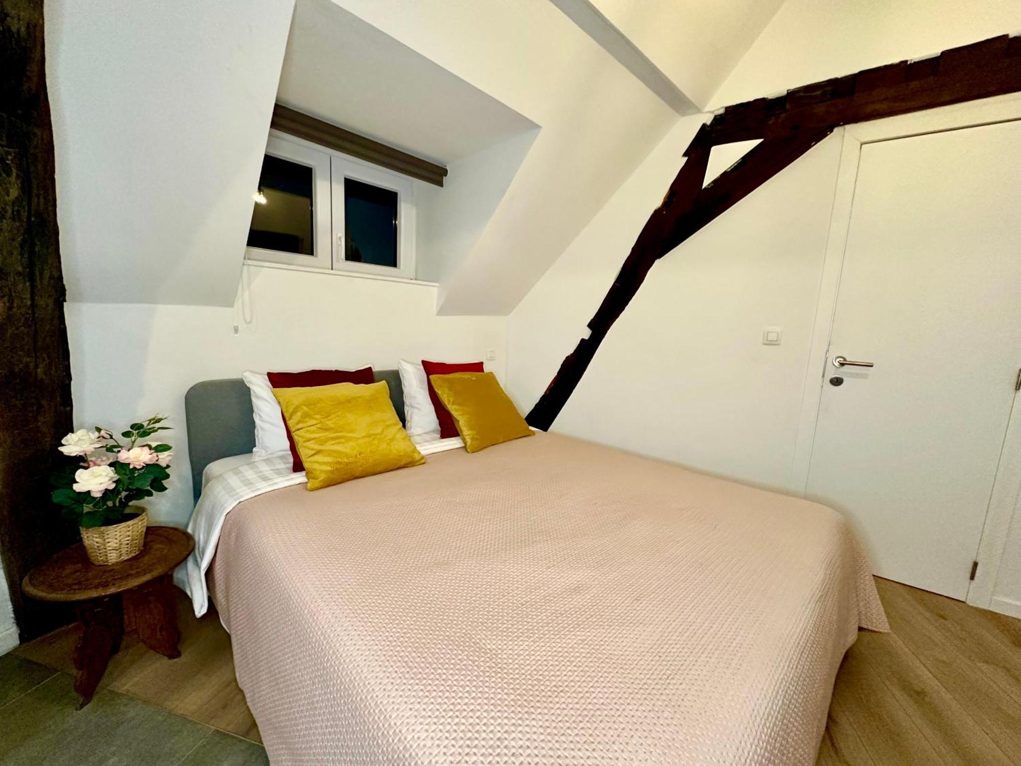 Luxury Suites Mons By Rikas Hotels Ngoại thất bức ảnh
