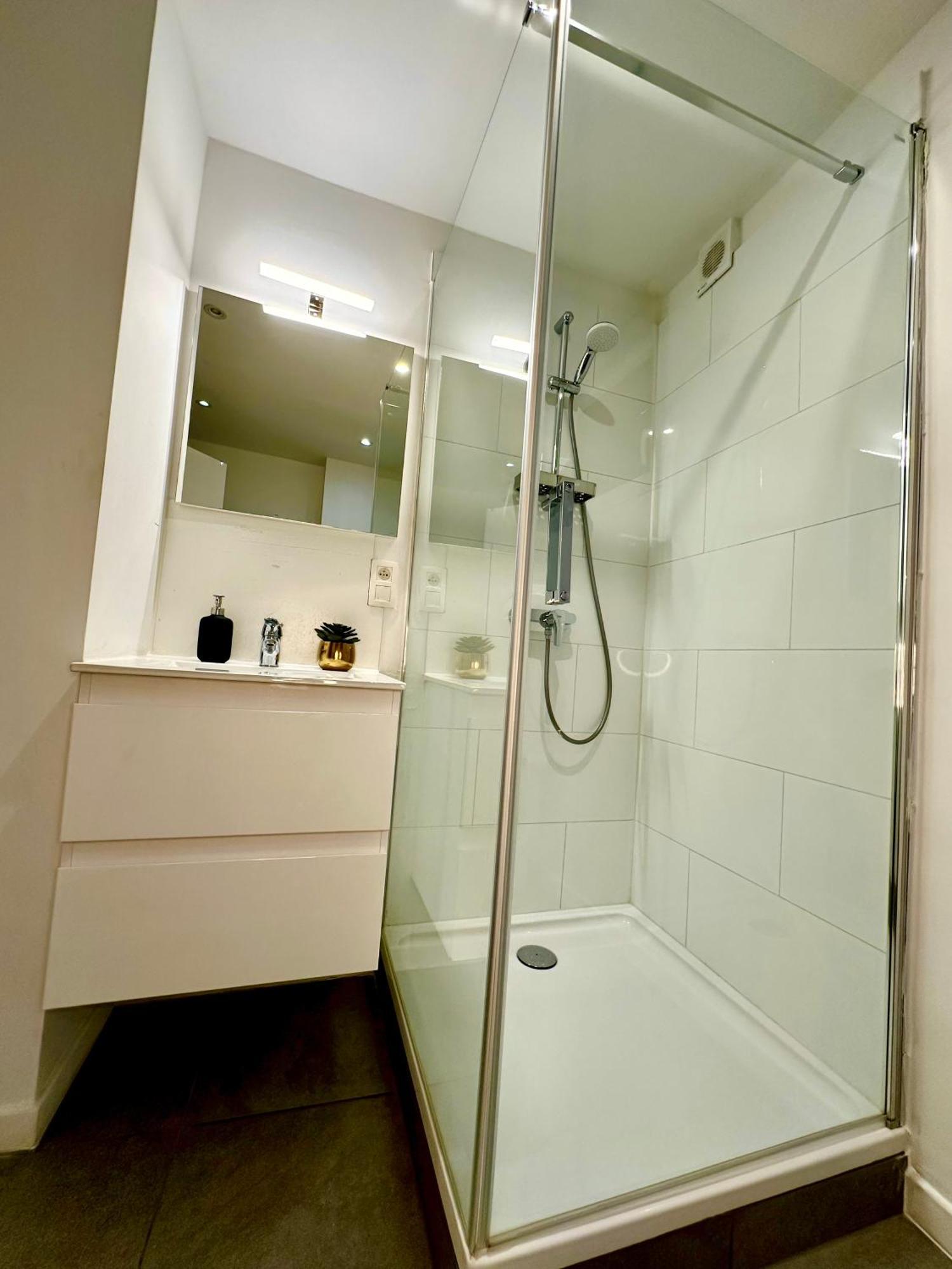 Luxury Suites Mons By Rikas Hotels Ngoại thất bức ảnh