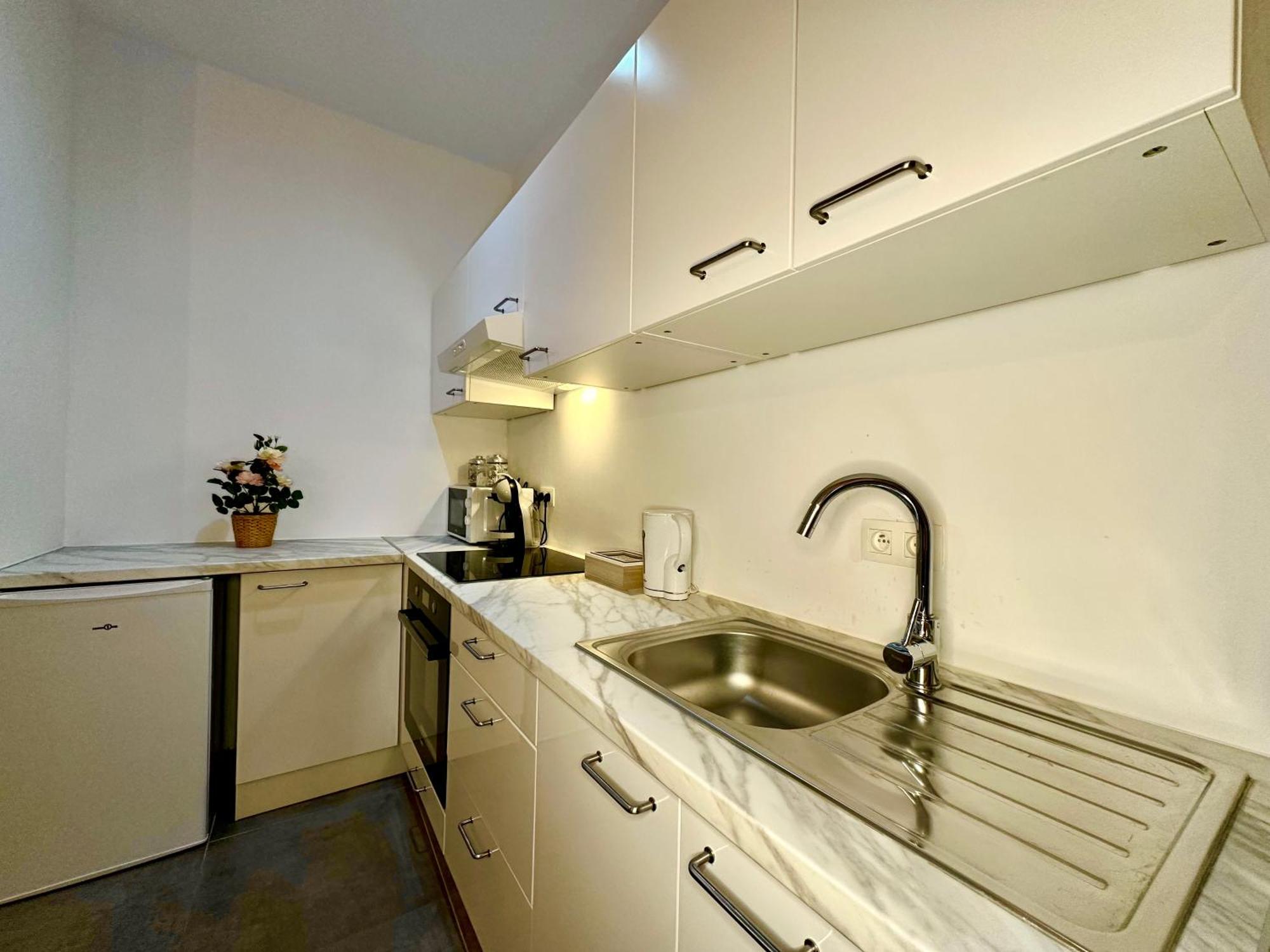 Luxury Suites Mons By Rikas Hotels Ngoại thất bức ảnh