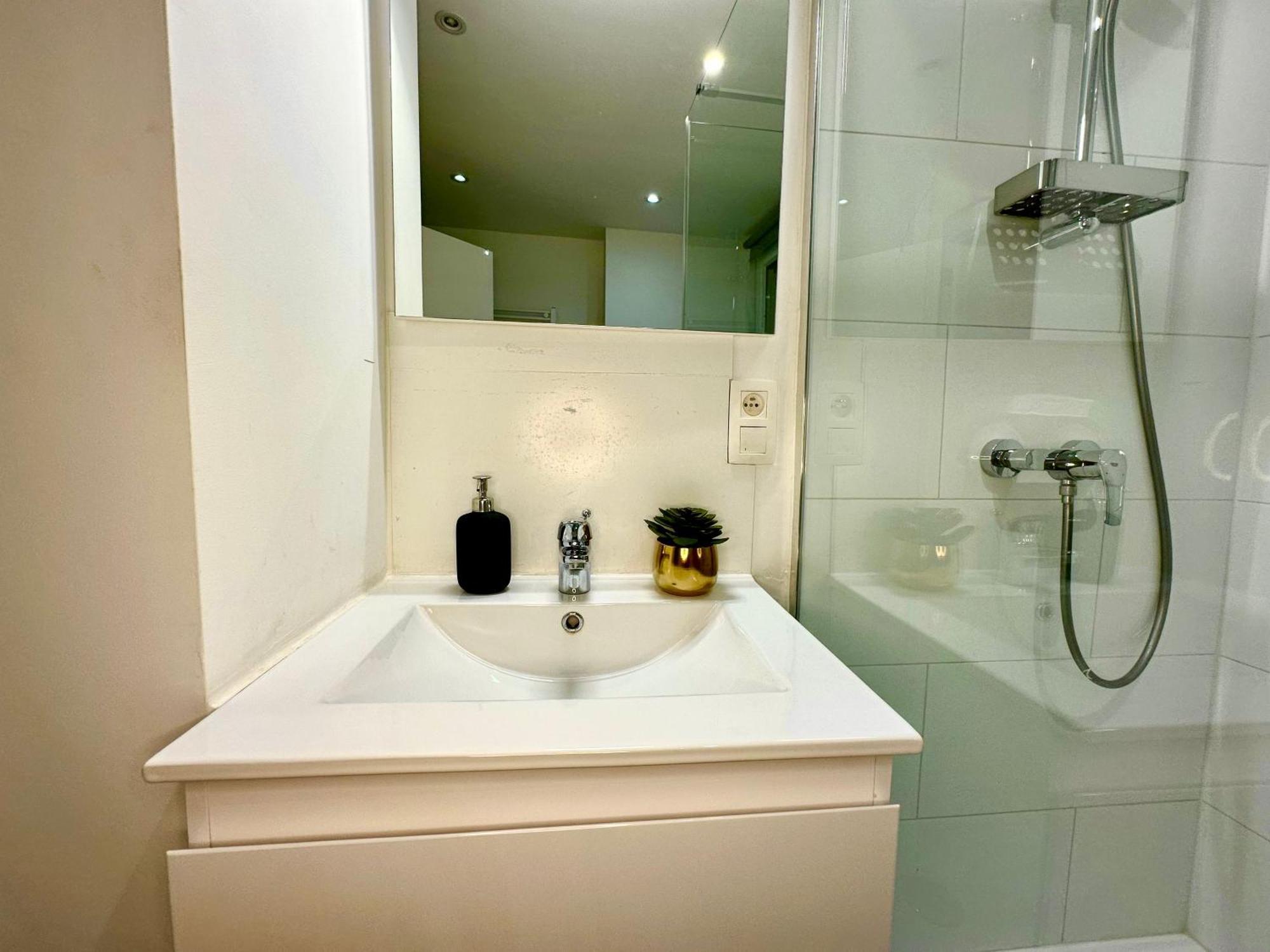Luxury Suites Mons By Rikas Hotels Ngoại thất bức ảnh